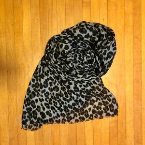 Leopard Lightweight Woven Scarf